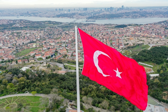 Türkiye'nin en büyük bayrakları Boğaz'da dalgalanacak